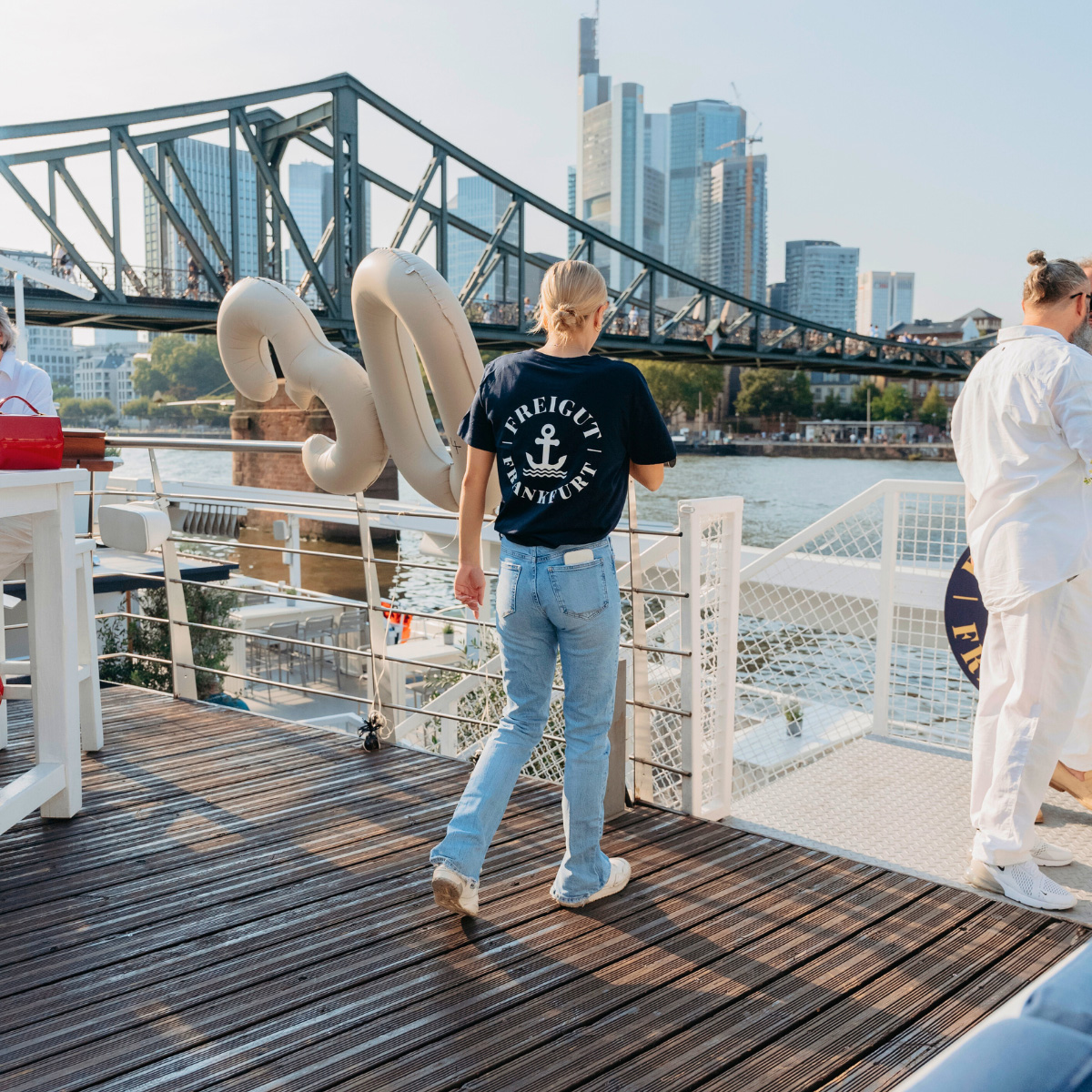 Freigut Frankfurt Sunmmerlounge Sonnendeck Mitarbeiter